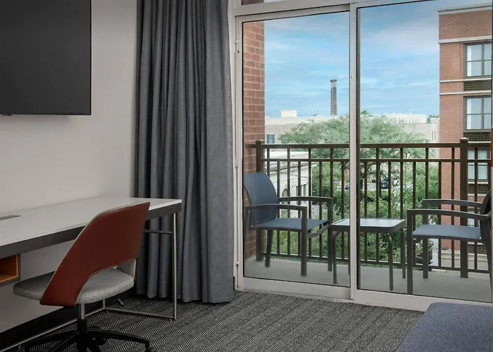 Courtyard By Marriott Savannah Downtown - Historic District